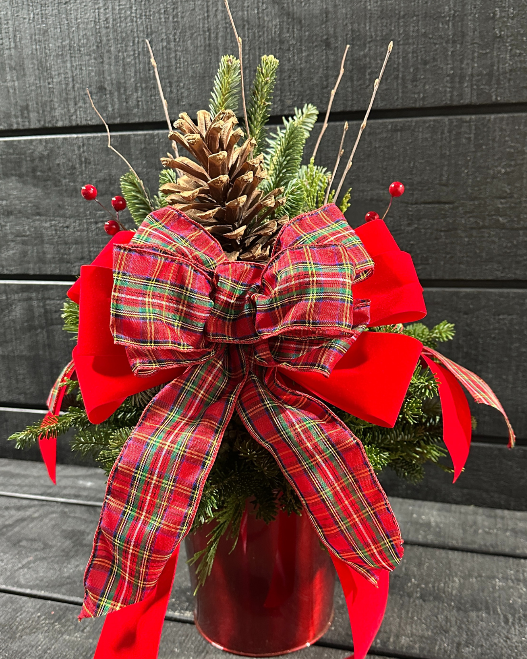 7'' Decorated Christmas Plaid Red Tin (Xmas)