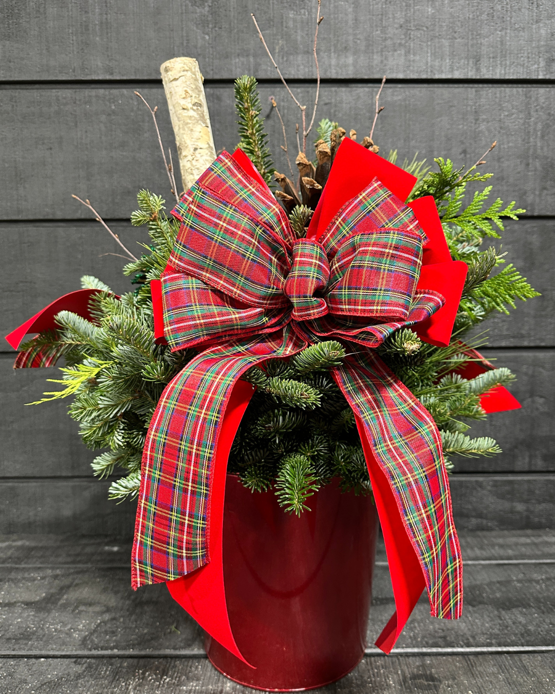 9'' Decorated Christmas Plaid Red Tin (Xmas)